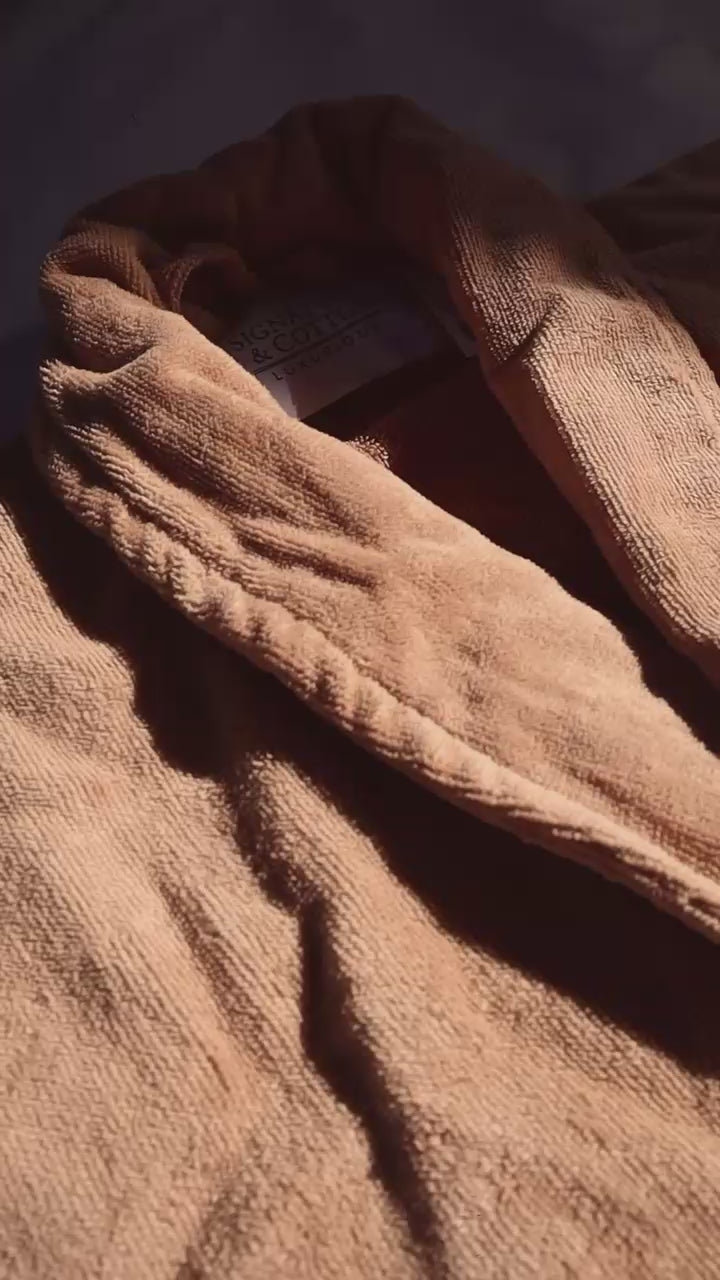 BATA DE TERCIOPELO BEIGE SABLE